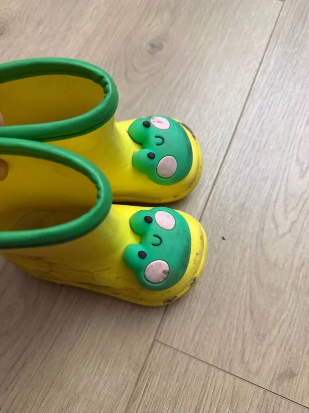 Kids Yellow Light Up Frog Rain Boots size 9c